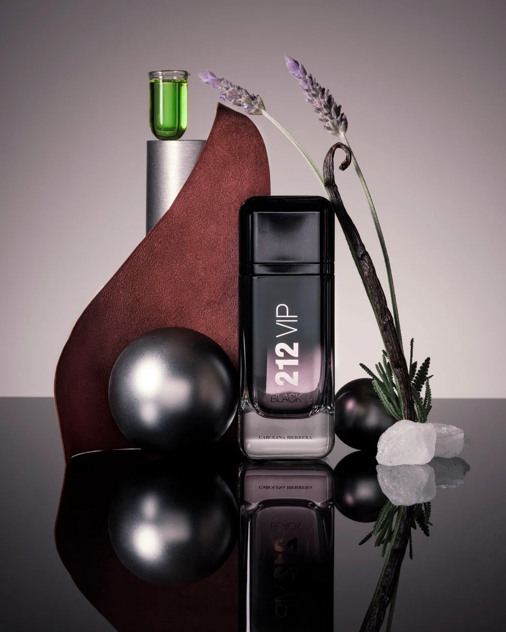 Exclusive Carolina Herrera 212 VIP Black 100ml EDP For Men - Image 5